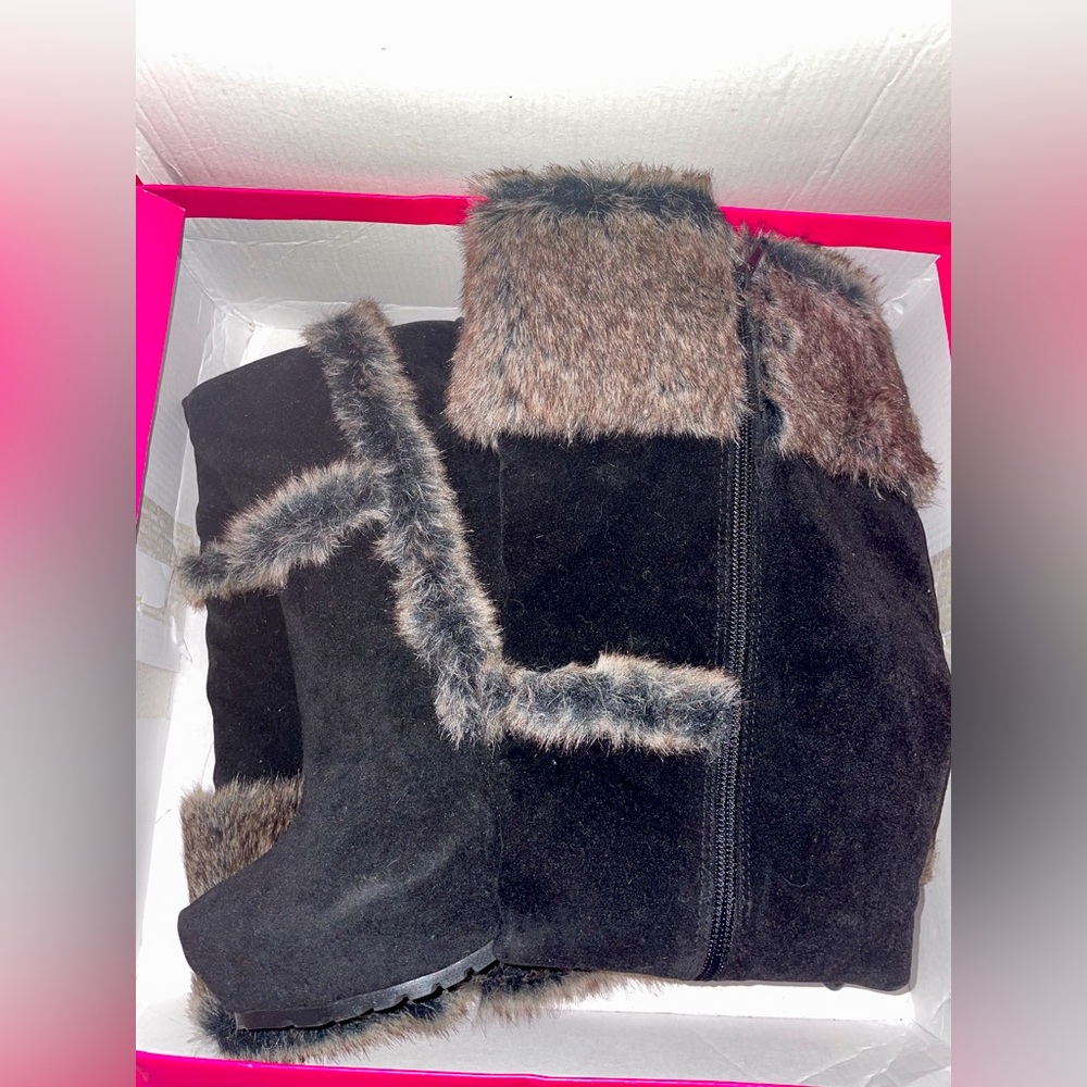 SHOEDAZZLE high heel furry boots